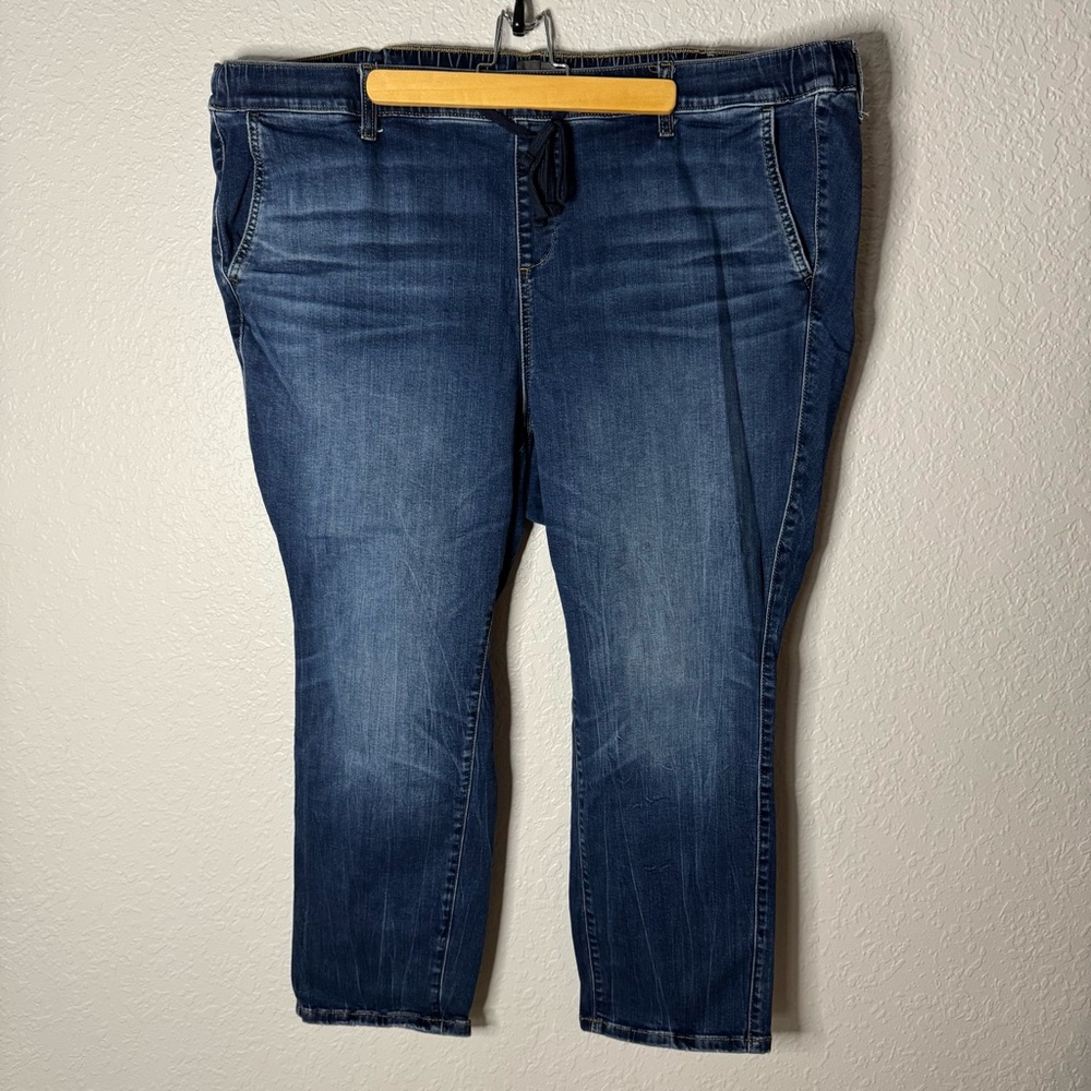 Torrid Weekend Boyfriend Straight Jean Super Soft Size 4 Short Pull On Stretch